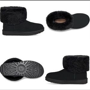 - UGG womens size 6 mini Blakey faux fur trim boot.